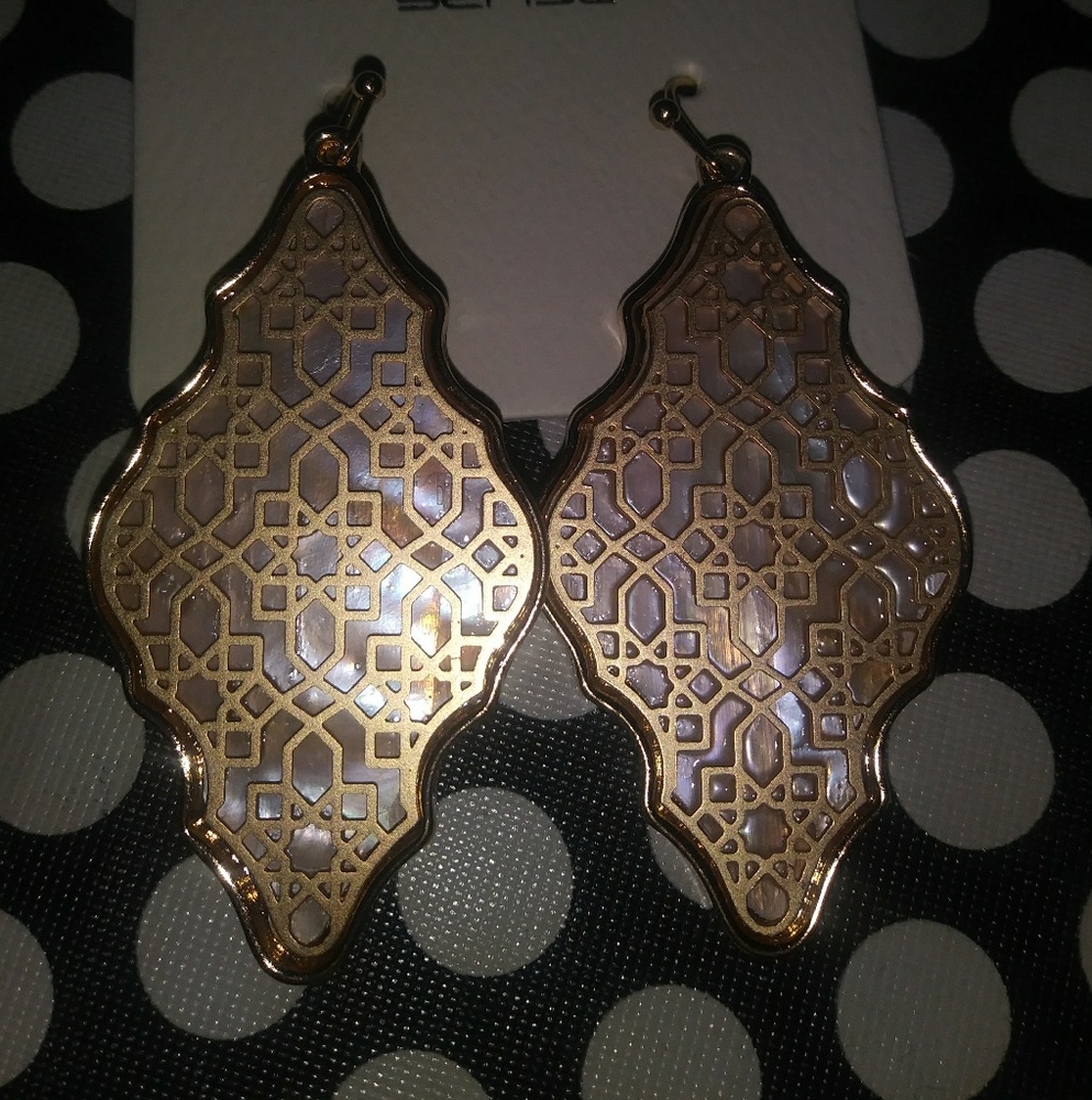 Earring - Picture 3 of 3
